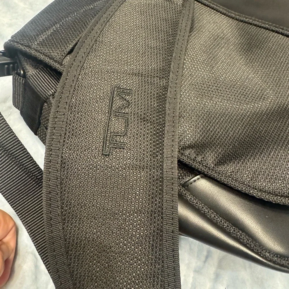 Tumi‎ Black Messenger Bag Briefcaae